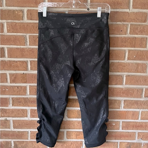 Women’s Crop Leggings - Picture 2 of 3